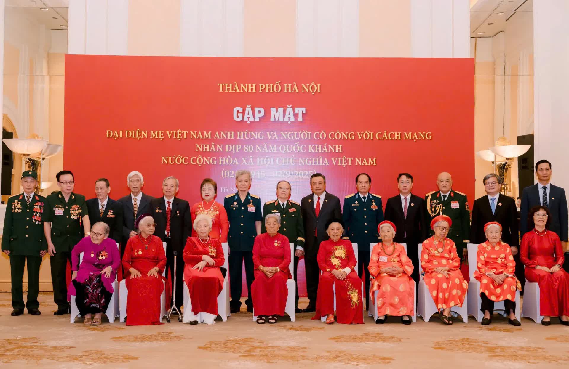 Chủ tịch UBND thành phố Hà Nội Trần Sỹ Thanh gặp mặt người có công tiêu biểu dự Đại lễ A80 Chủ tịch UBND thành phố Hà Nội Trần Sỹ Thanh gặp mặt người có công tiêu biểu dự Đại lễ A80