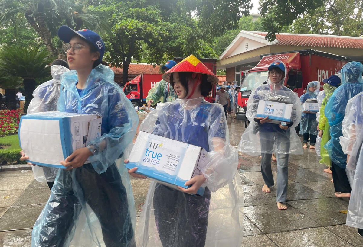 Tinh thần xung kích, sự tận tâm và nụ cười rạng rỡ đã tiếp thêm năng lượng tích cực, góp phần vào sự thành công của dịp lễ trọng đại, kỷ niệm, diễu binh, diễu hành 80 năm Cách mạng Tháng Tám thành công (19/8/1945 - 19/8/2025) và Quốc khánh nước Cộng hòa xã hội chủ nghĩa Việt Nam (2/9/1945 - 2/9/2025). Tinh thần xung kích, sự tận tâm và nụ cười rạng rỡ đã tiếp thêm năng lượng tích cực, góp phần vào sự thành công của dịp lễ trọng đại, kỷ niệm, diễu binh, diễu hành 80 năm Cách mạng Tháng Tám thành công (19/8/1945 - 19/8/2025) và Quốc khánh nước Cộng hòa xã hội chủ nghĩa Việt Nam (2/9/1945 - 2/9/2025).