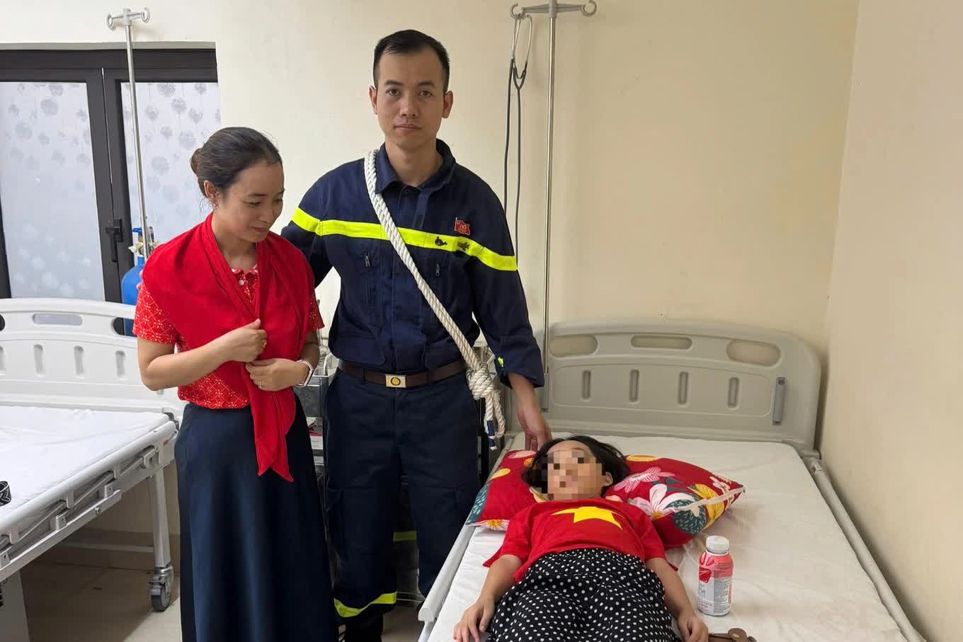 Cảnh sát kịp thời hỗ trợ hai bé gái gặp sự cố về sức khỏe