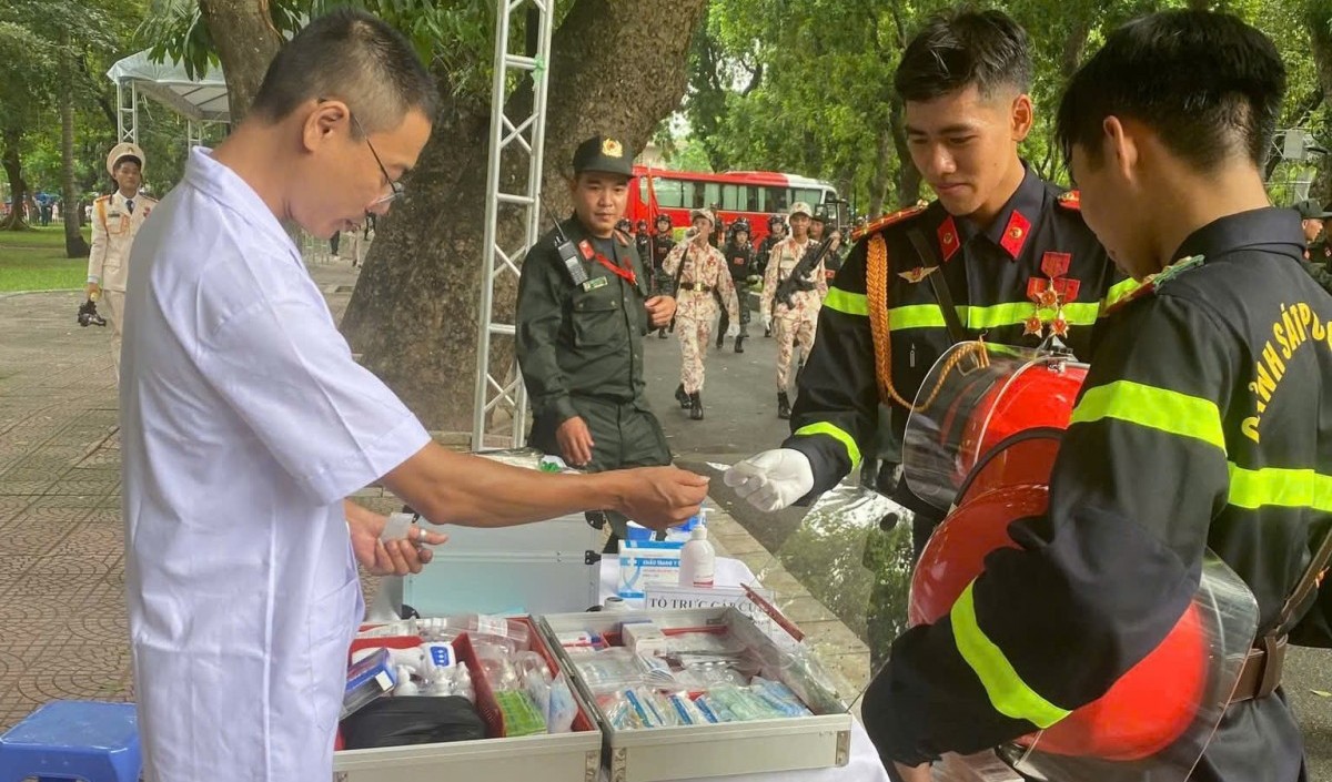Những “người lính áo trắng” thầm lặng bảo vệ sức khỏe nhân dân dịp Đại lễ Quốc khánh 2/9