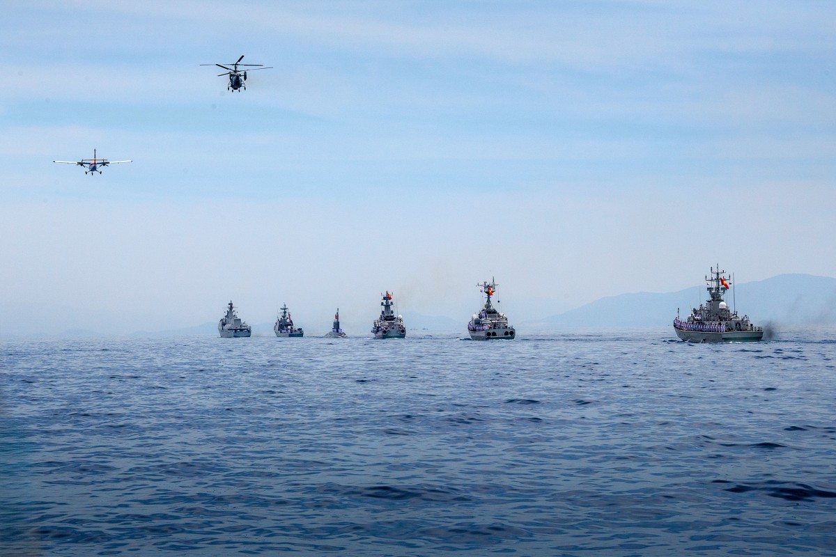 Hình ảnh diễu binh các lực lượng vũ trang trên biển