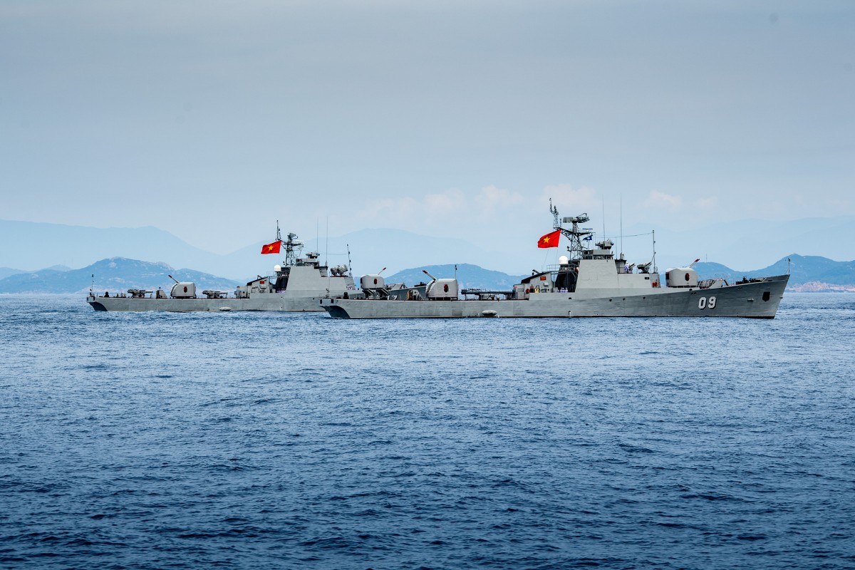 Hình ảnh diễu binh các lực lượng vũ trang trên biển