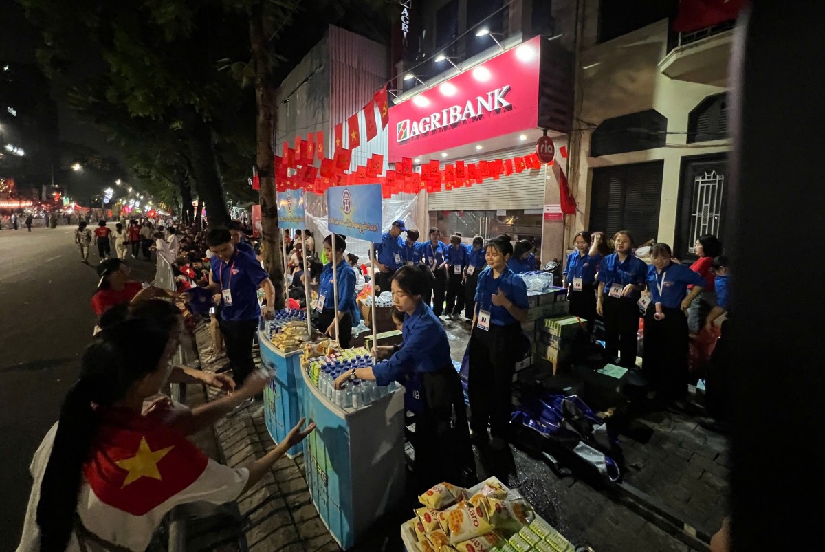 Thanh niên Thủ đô xuyên đêm “góp sức” cho sự kiện A80 Thanh niên Thủ đô xuyên đêm “góp sức” cho sự kiện A80