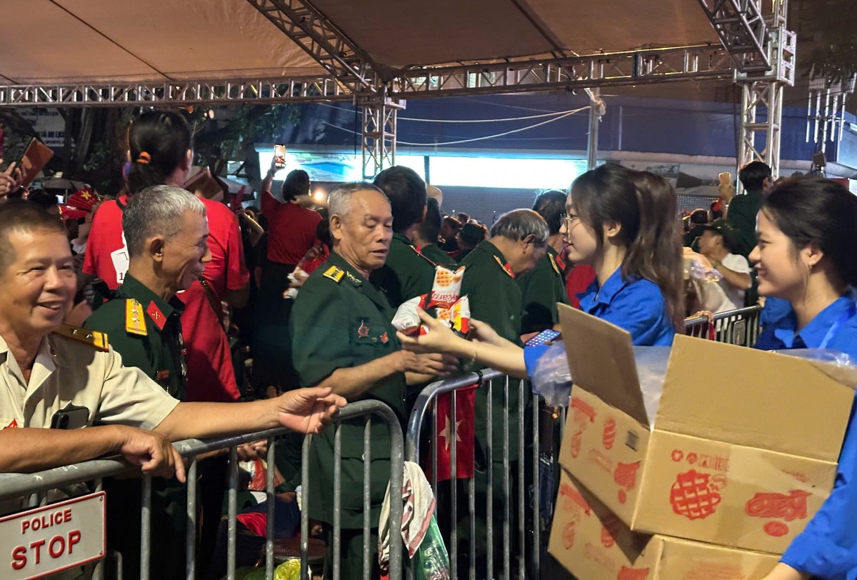 Thanh niên Thủ đô xuyên đêm “góp sức” cho sự kiện A80 Thanh niên Thủ đô xuyên đêm “góp sức” cho sự kiện A80