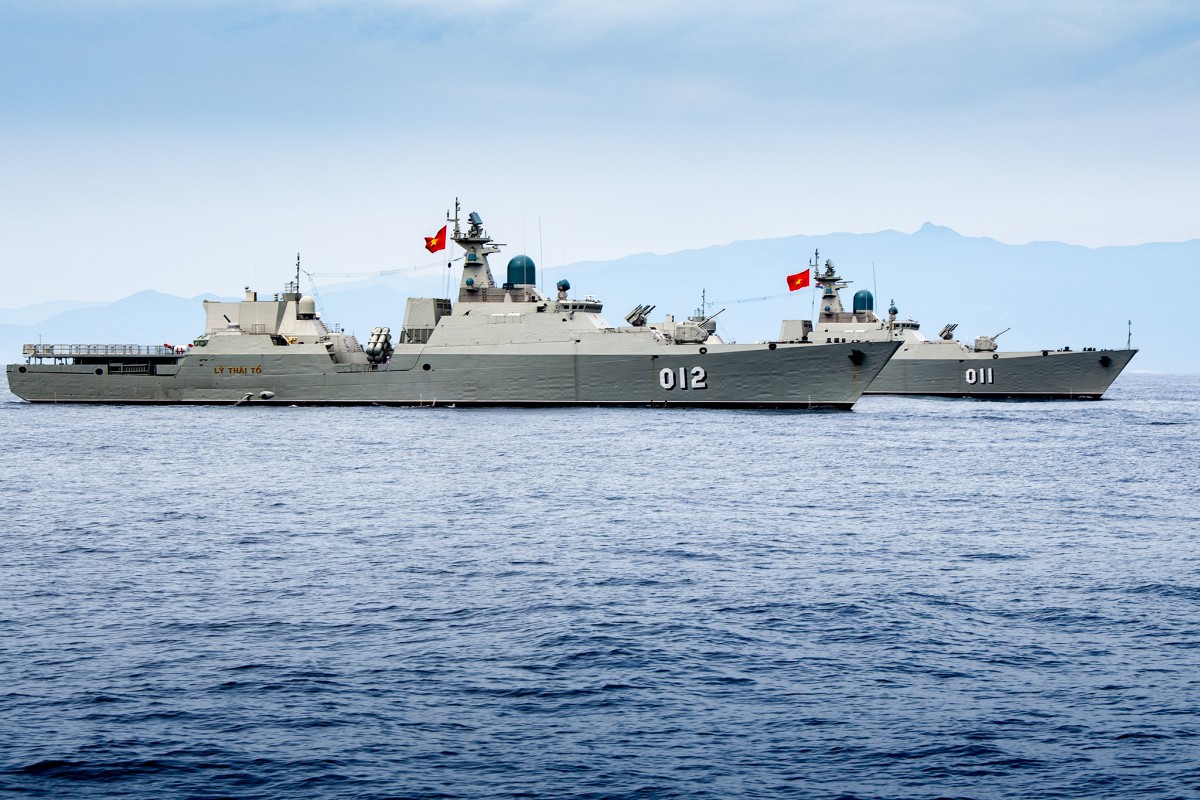 Hình ảnh diễu binh các lực lượng vũ trang trên biển