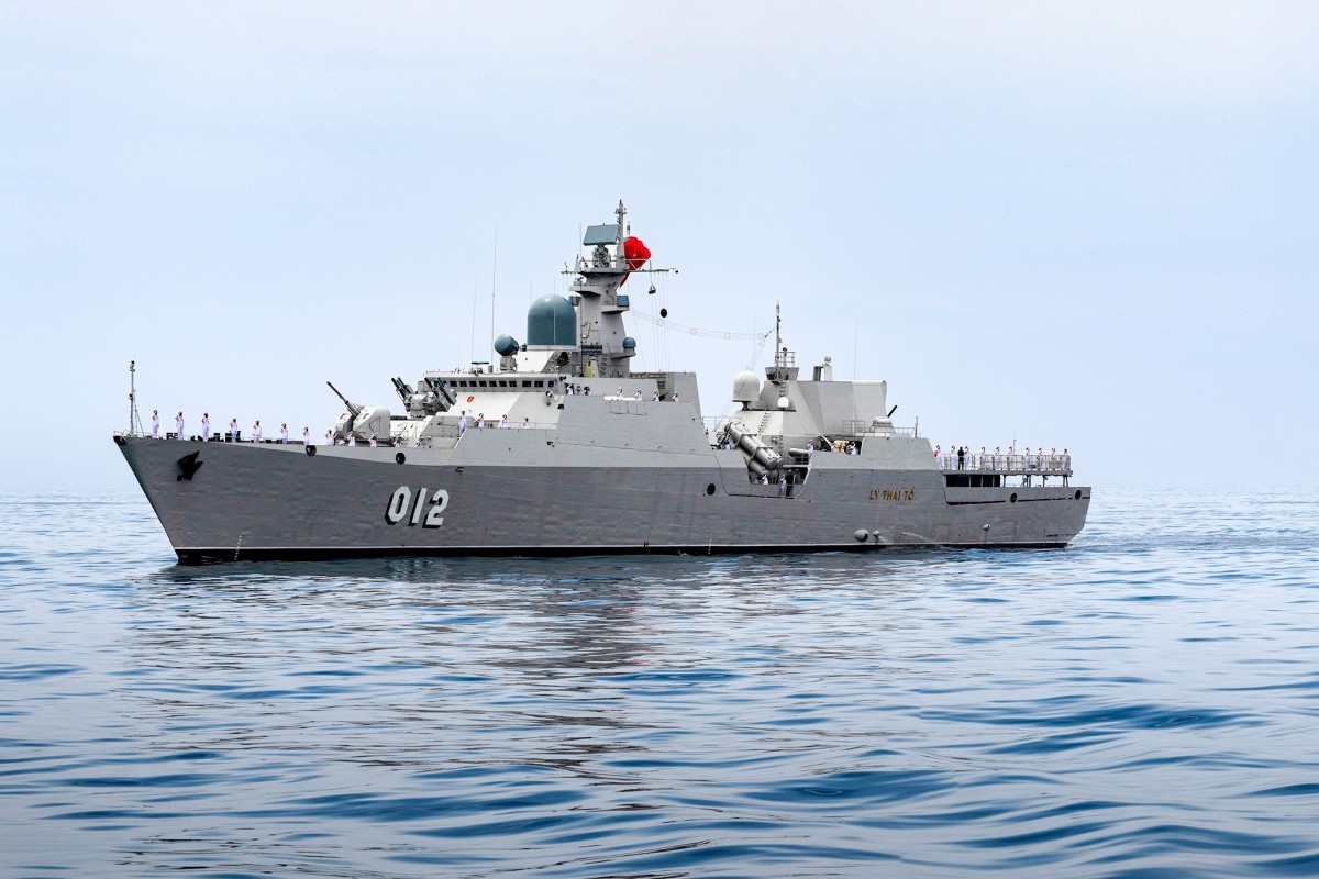 Hình ảnh diễu binh các lực lượng vũ trang trên biển