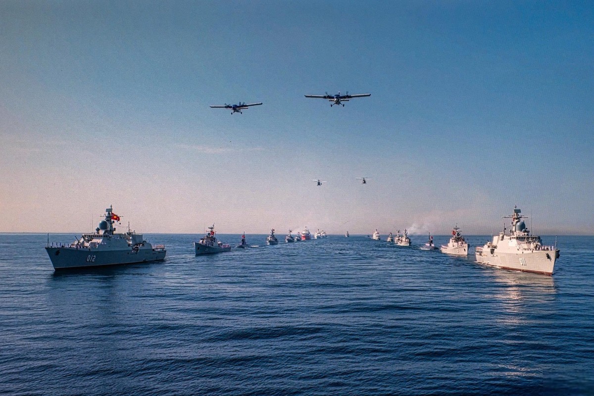 Hình ảnh diễu binh các lực lượng vũ trang trên biển
