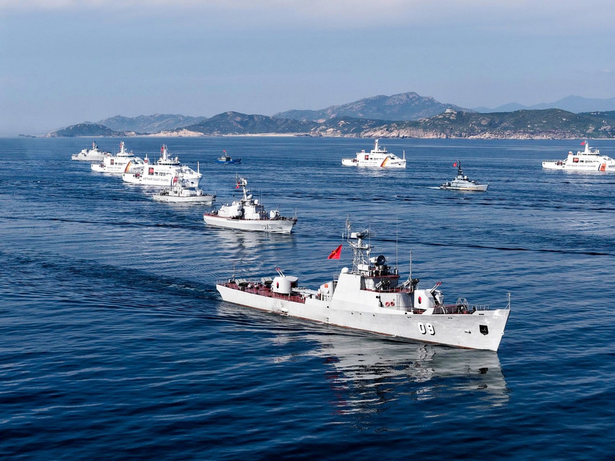 Hình ảnh diễu binh các lực lượng vũ trang trên biển