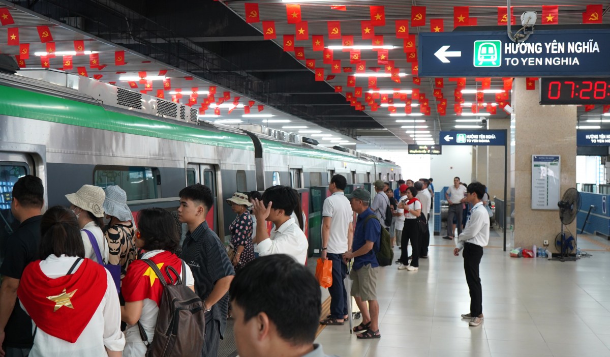 Vận tải hành khách công cộng Thủ đô góp phần vào thành công sự kiện A80