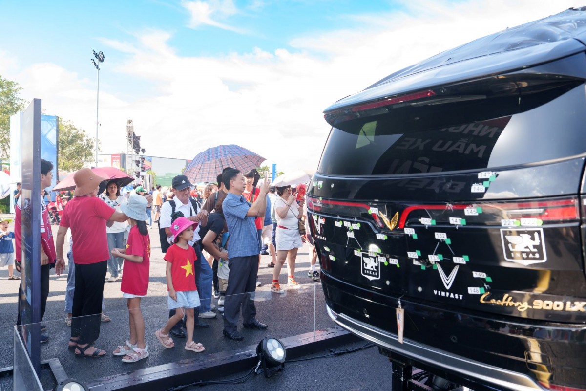 Lạc Hồng 900 LX - Biểu tượng trí tuệ Việt qua góc nhìn chuyên gia