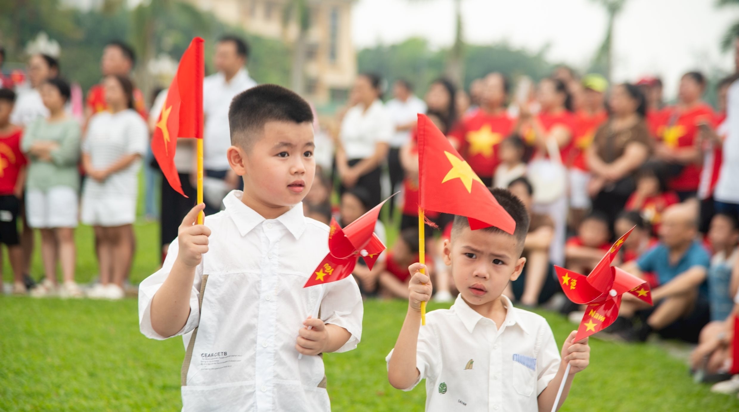 Người dân quê Bác xúc động hướng về lễ diễu binh ở Ba Đình