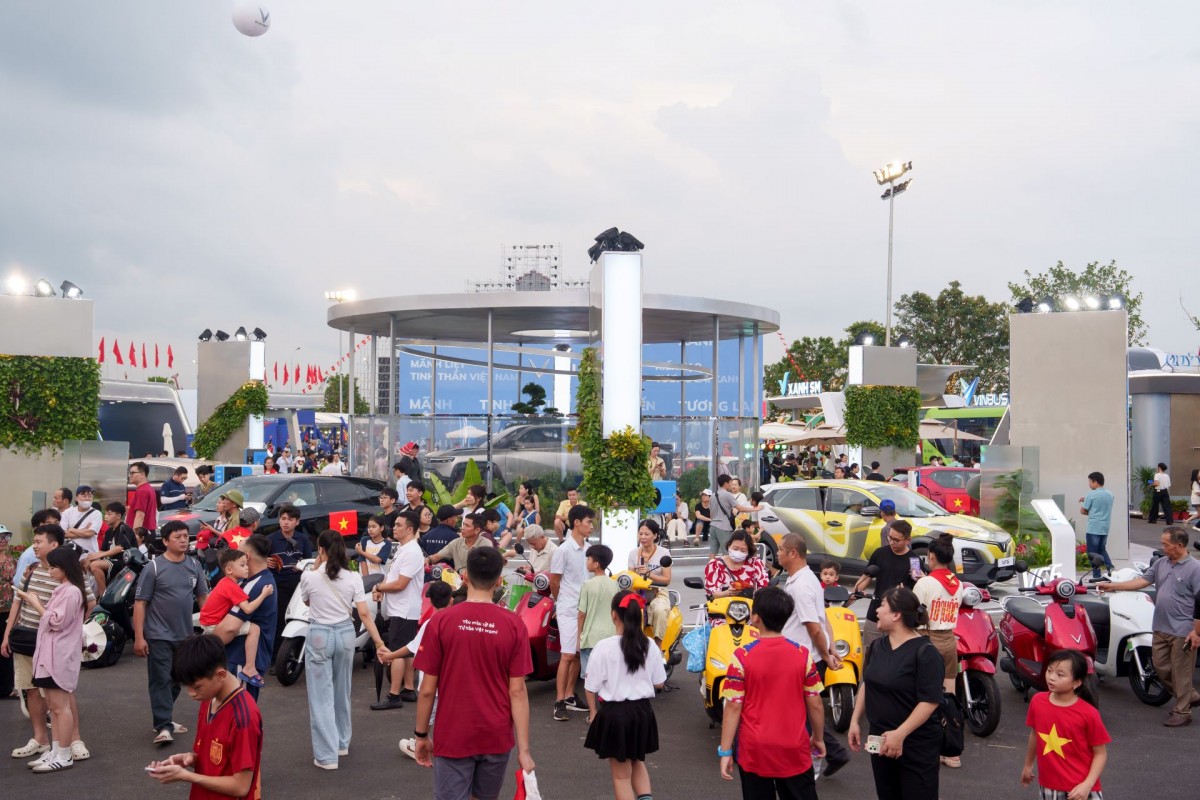 Lạc Hồng 900 LX - Biểu tượng trí tuệ Việt qua góc nhìn chuyên gia