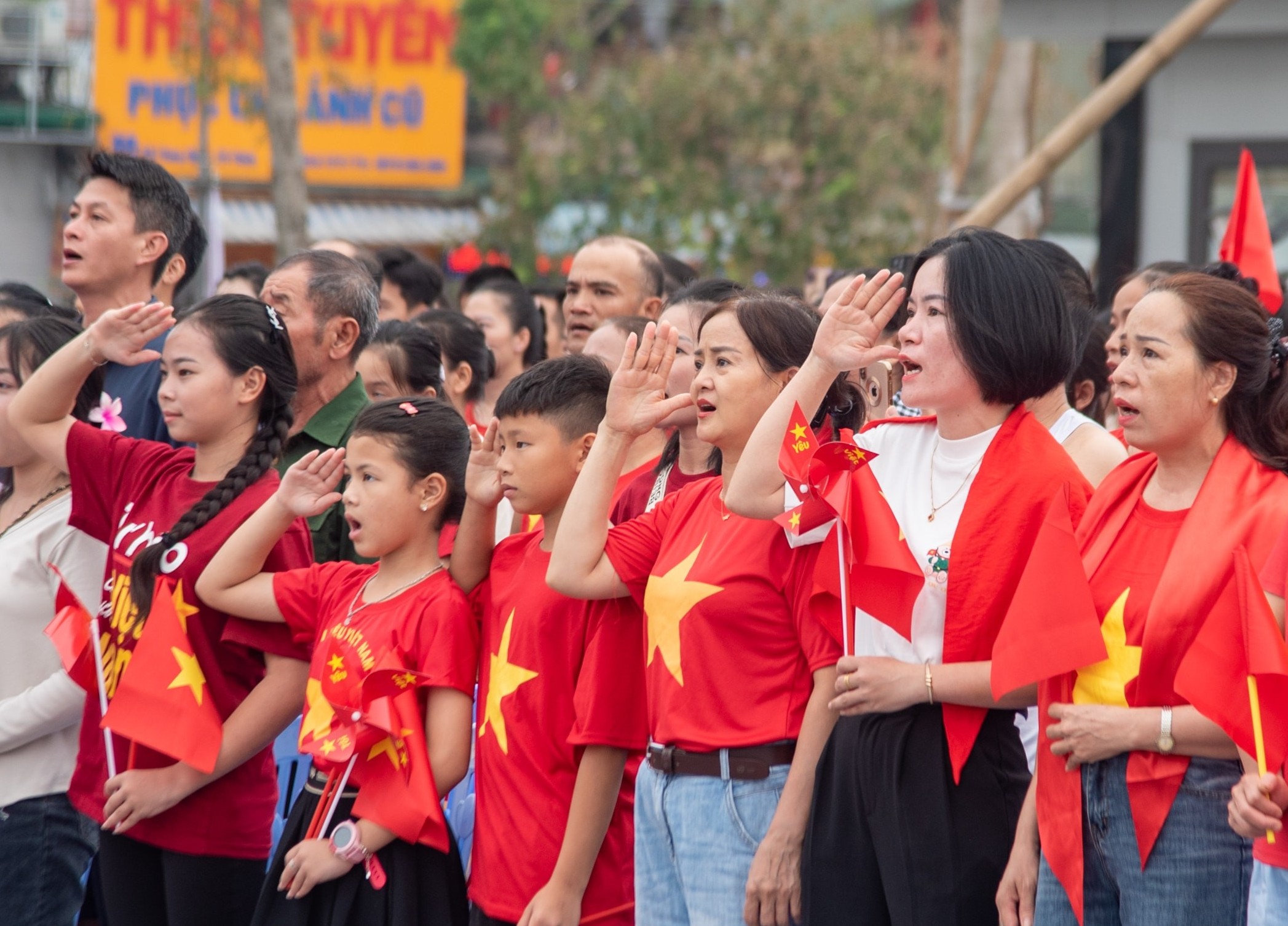 Người dân quê Bác xúc động hướng về lễ diễu binh ở Ba Đình