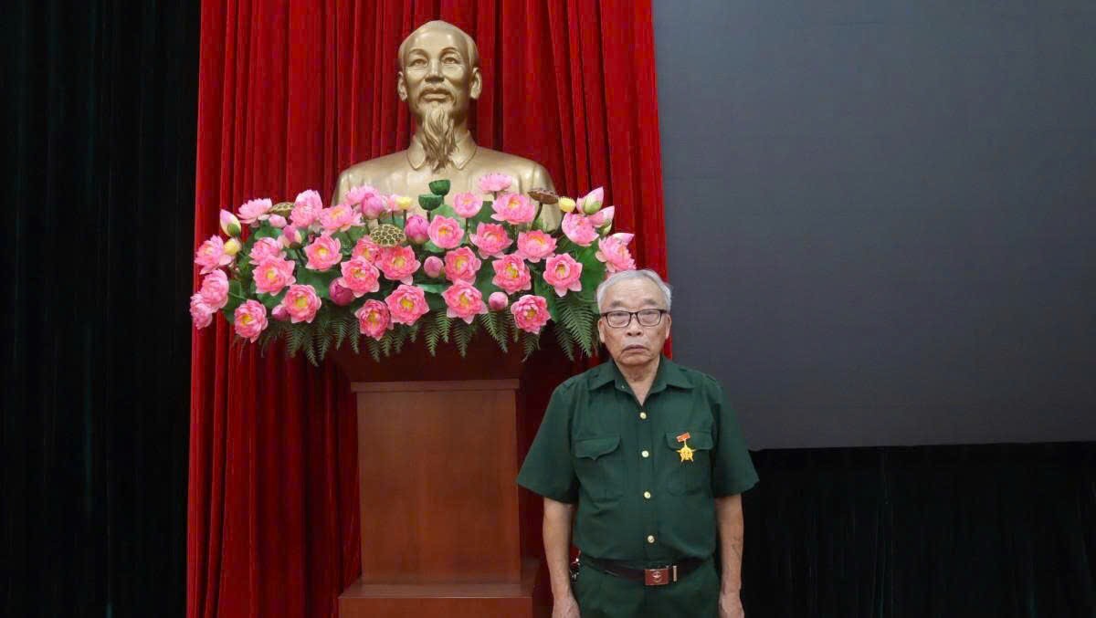 Tình yêu quê hương đất nước từ ngọn lửa cựu chiến binh đến khát vọng tuổi trẻ Tình yêu quê hương đất nước từ ngọn lửa cựu chiến binh đến khát vọng tuổi trẻ