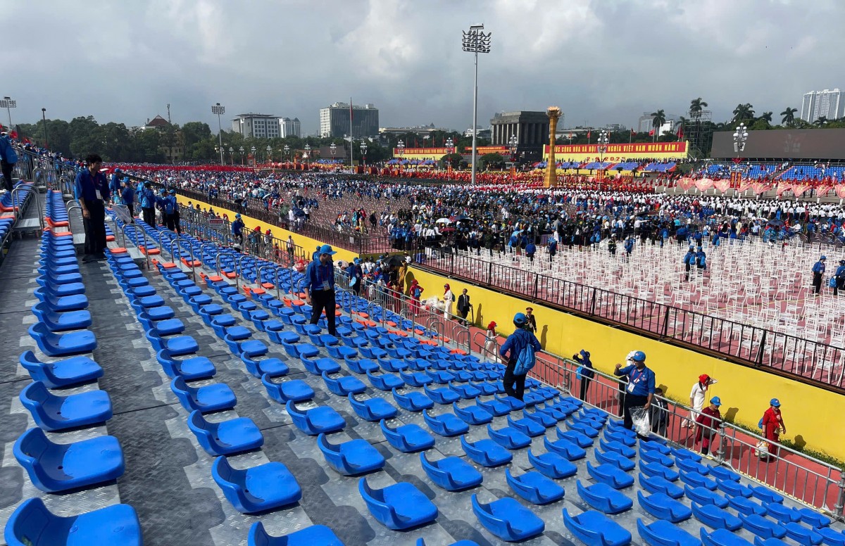 Thanh niên Thủ đô thầm lặng góp sức làm nên thành công của ngày hội lớn