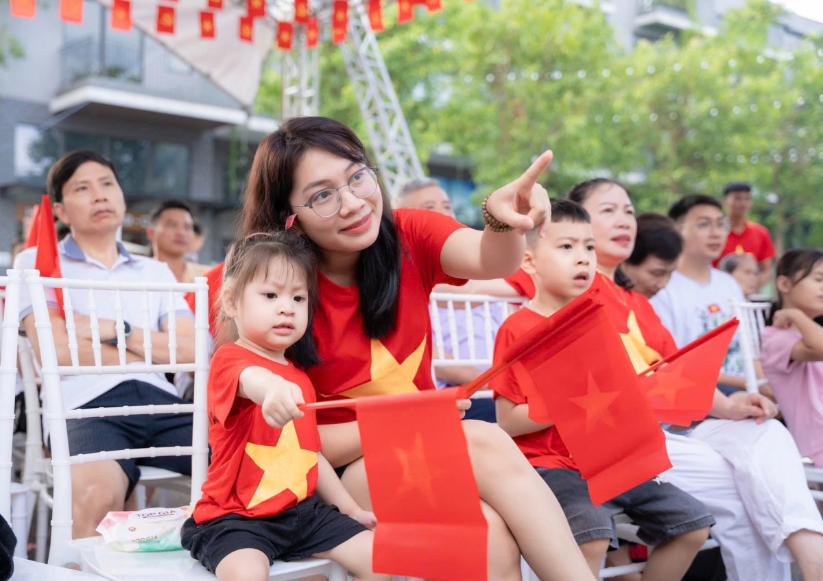 Người dân quê Bác xúc động hướng về lễ diễu binh ở Ba Đình