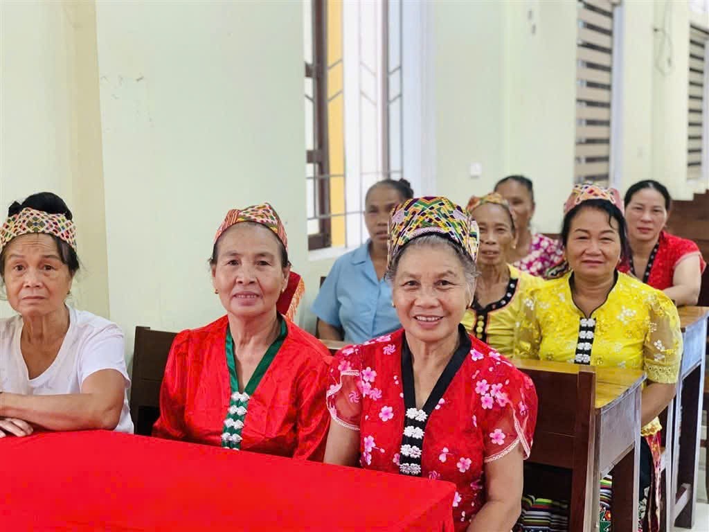 Người dân quê Bác xúc động hướng về lễ diễu binh ở Ba Đình