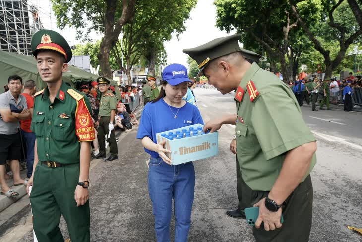 Gần 1 triệu sản phẩm Vinamilk tiếp sức cho các lực lượng tham gia Đại lễ kỷ niệm 80 năm Quốc khánh Gần 1 triệu sản phẩm Vinamilk tiếp sức cho các lực lượng tham gia Đại lễ kỷ niệm 80 năm Quốc khánh
