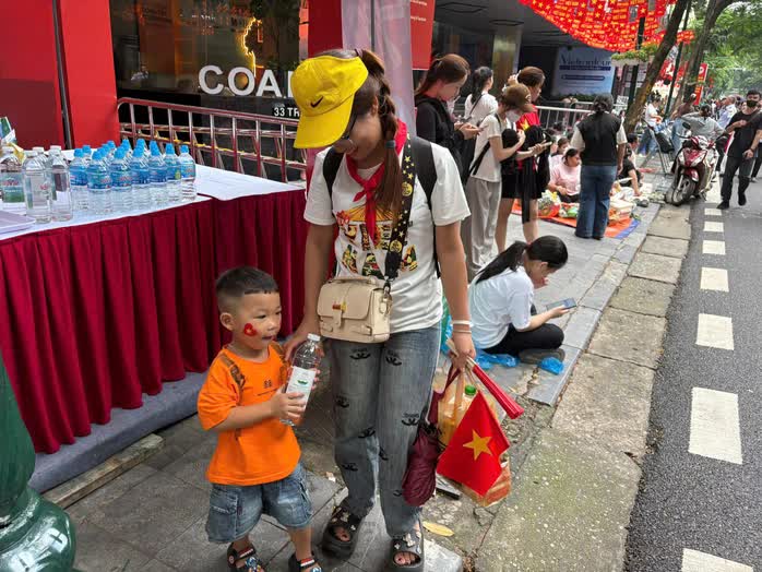 Tinh thần dân tộc, phẩm giá người Hà Nội “sáng bừng” dịp Đại lễ 2/9