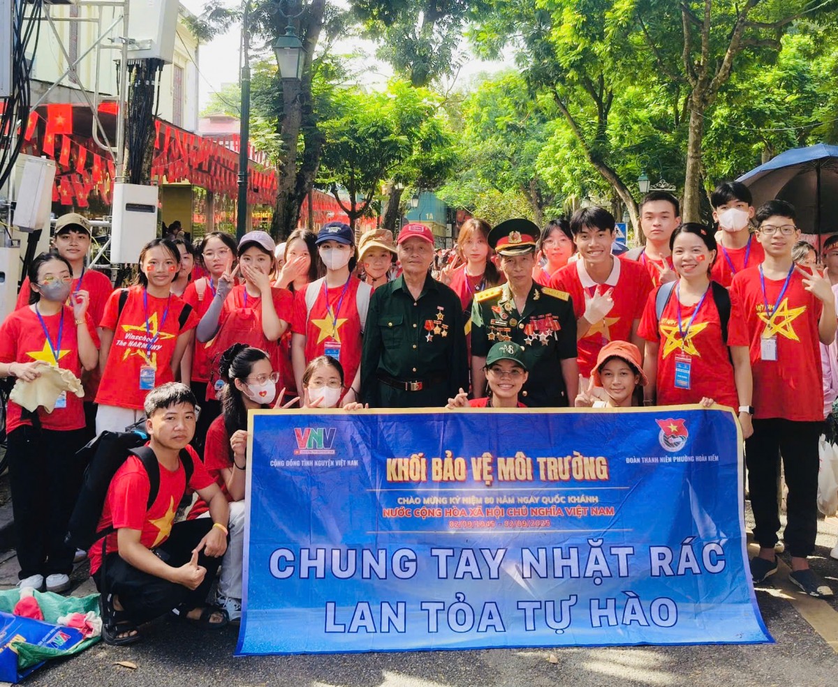 Những người thầm lặng giữ cho Thủ đô Hà Nội xanh - sạch - đẹp