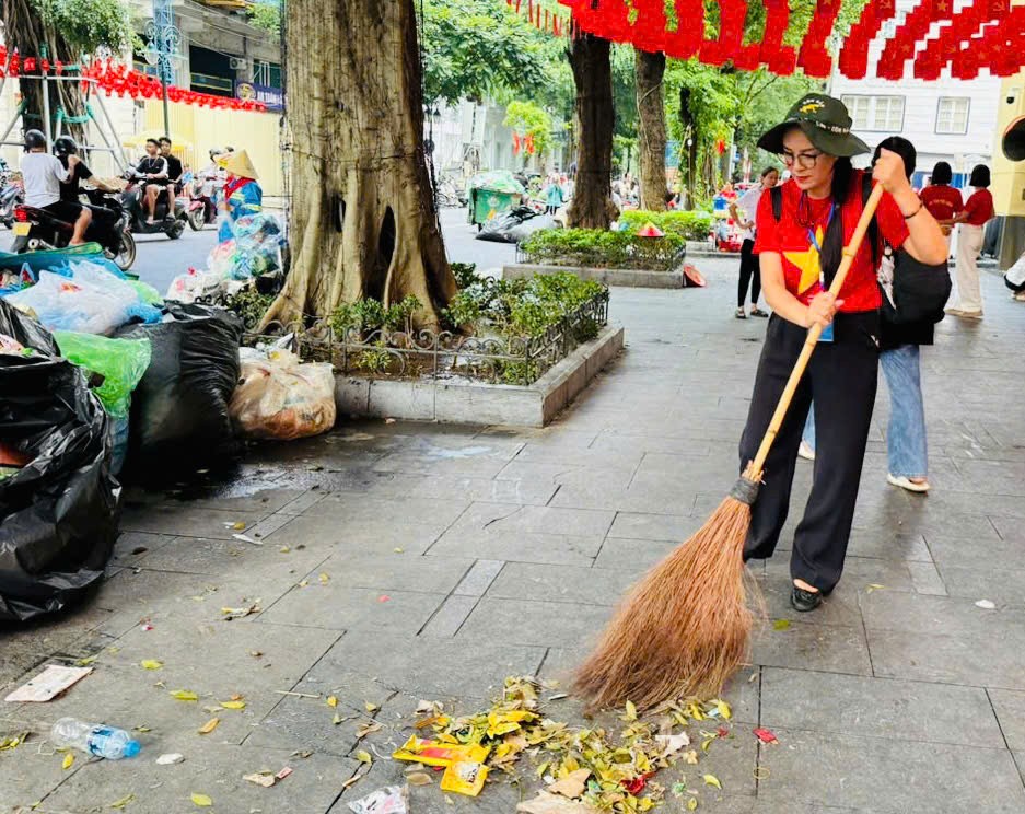 Những người thầm lặng giữ cho Thủ đô Hà Nội xanh - sạch - đẹp