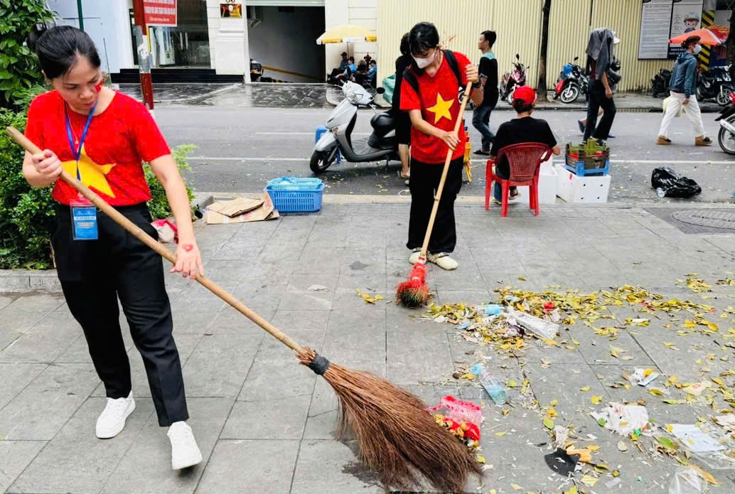 Những người thầm lặng giữ cho Thủ đô Hà Nội xanh - sạch - đẹp