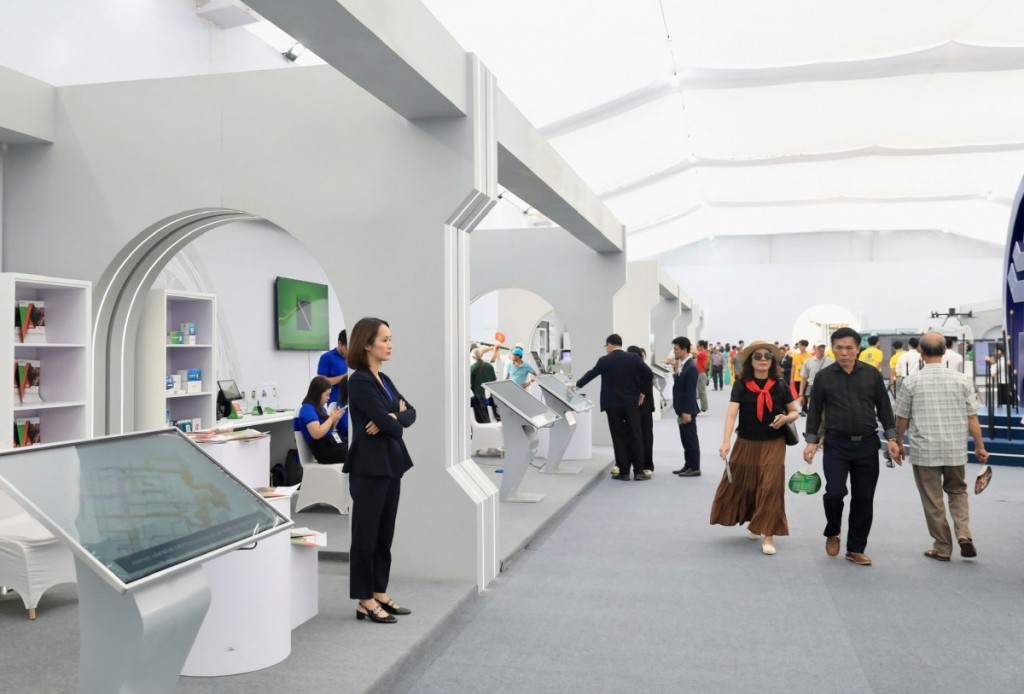 Kéo dài thời gian Triển lãm thành tựu đất nước đến ngày 15/9