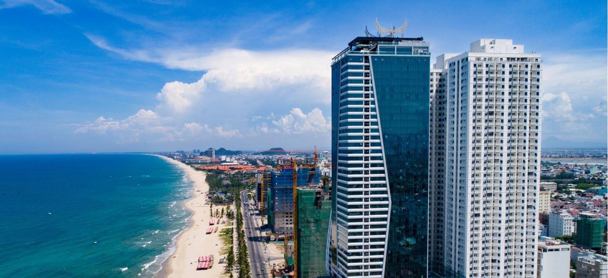 Vẻ đẹp của biển sẽ được bắt trọn qua góc nhìn từ Khách sạn Mường Thanh Luxury Nha Trang