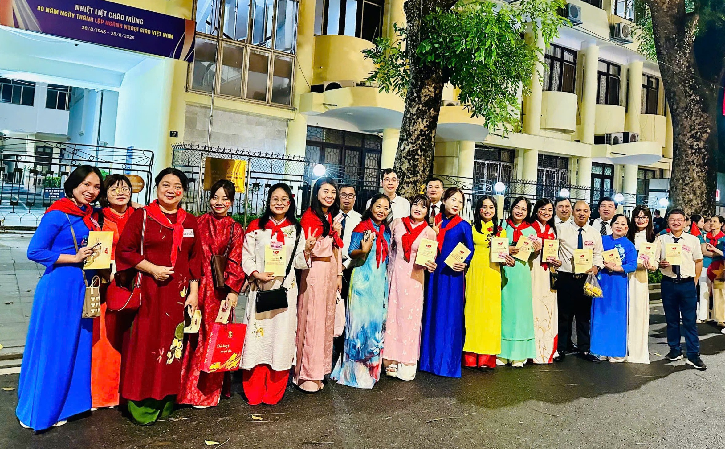 Cán bộ, đoàn viên Công đoàn Thủ đô: Tự hào quá khứ - viết tiếp tương lai Cán bộ, đoàn viên Công đoàn Thủ đô: Tự hào quá khứ - viết tiếp tương lai