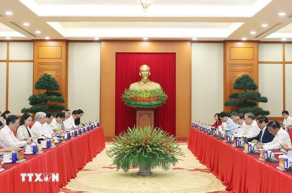 Tổng Bí thư Tô Lâm chủ trì cuộc làm việc của Bộ Chính trị với Ban Thường vụ Đảng uỷ Mặt trận Tổ quốc, các đoàn thể Trung ương