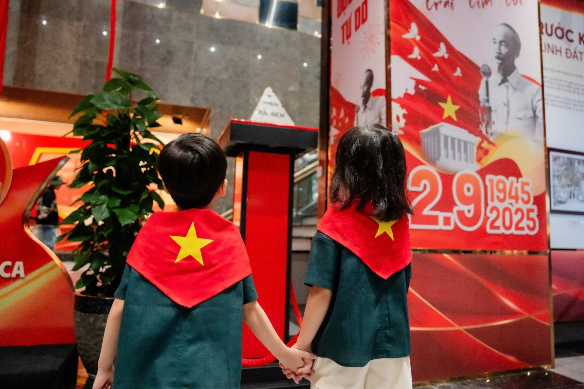 ﻿Du khách hào hứng tham dự chợ lá kỷ lục và triển lãm lịch sử tại núi Bà Đen, Tây Ninh