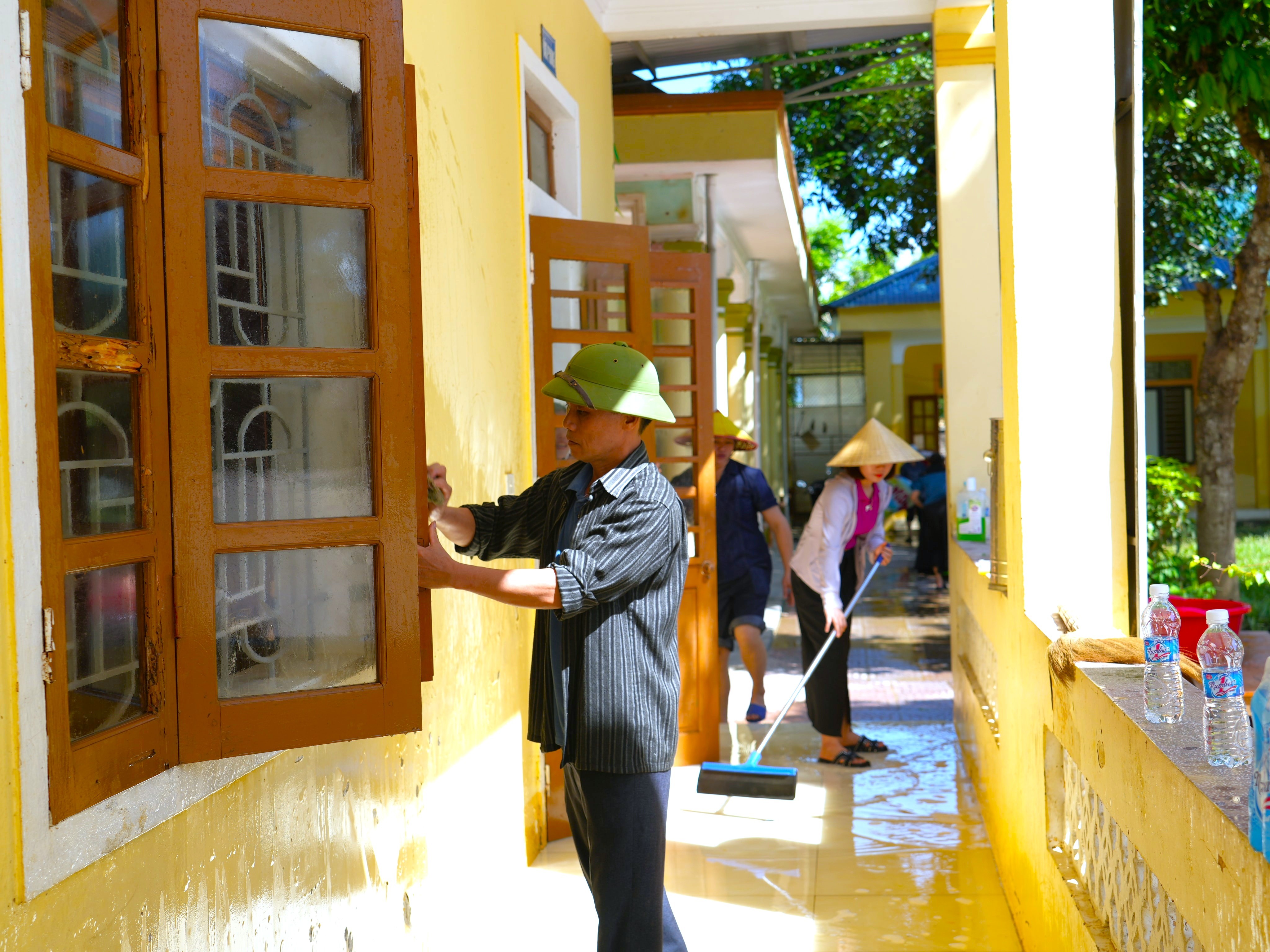 Niềm vui khai giảng có thể chưa trọn vẹn nhưng luôn cố gắng vì học sinh thân yêu Niềm vui khai giảng có thể chưa trọn vẹn nhưng luôn cố gắng vì học sinh thân yêu