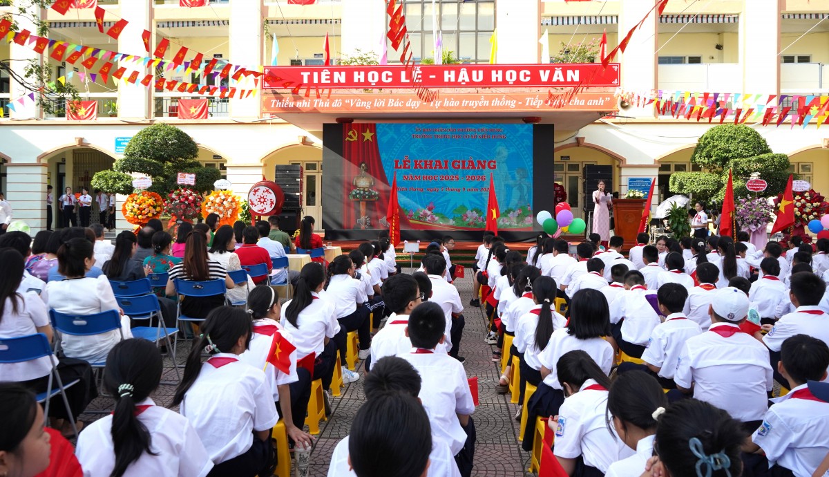 Học sinh Thủ đô rộn ràng đón Lễ khai giảng năm học mới