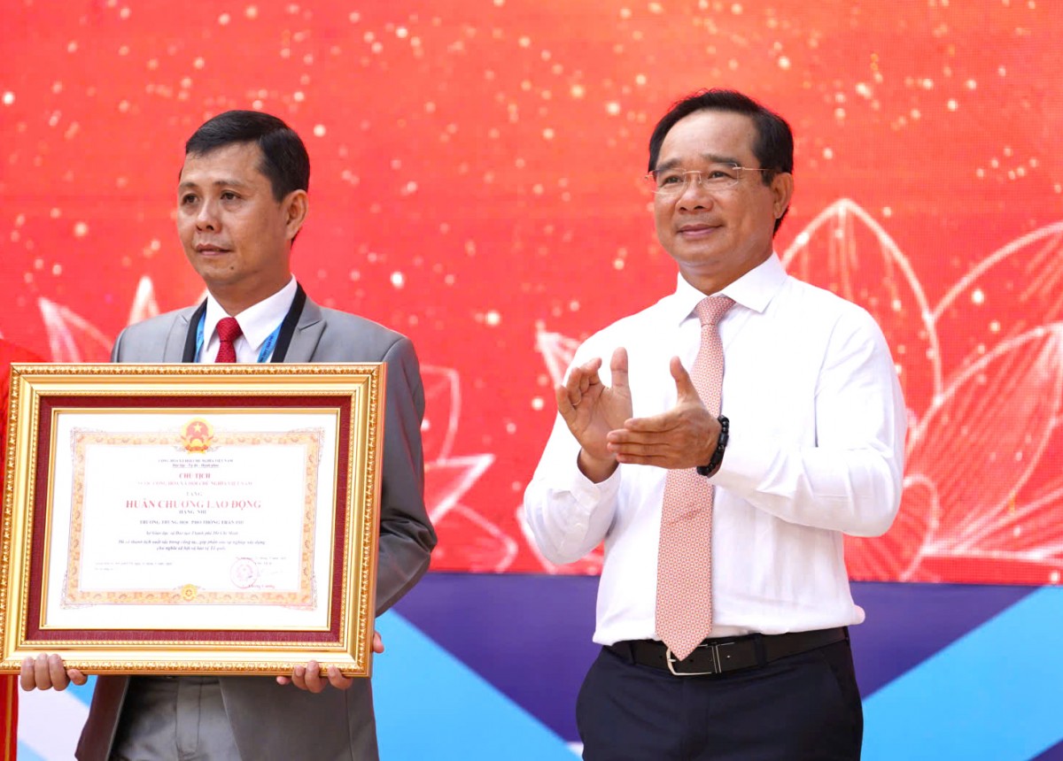 Lãnh đạo TP.HCM dự lễ khai giảng năm học mới 2025 - 2026