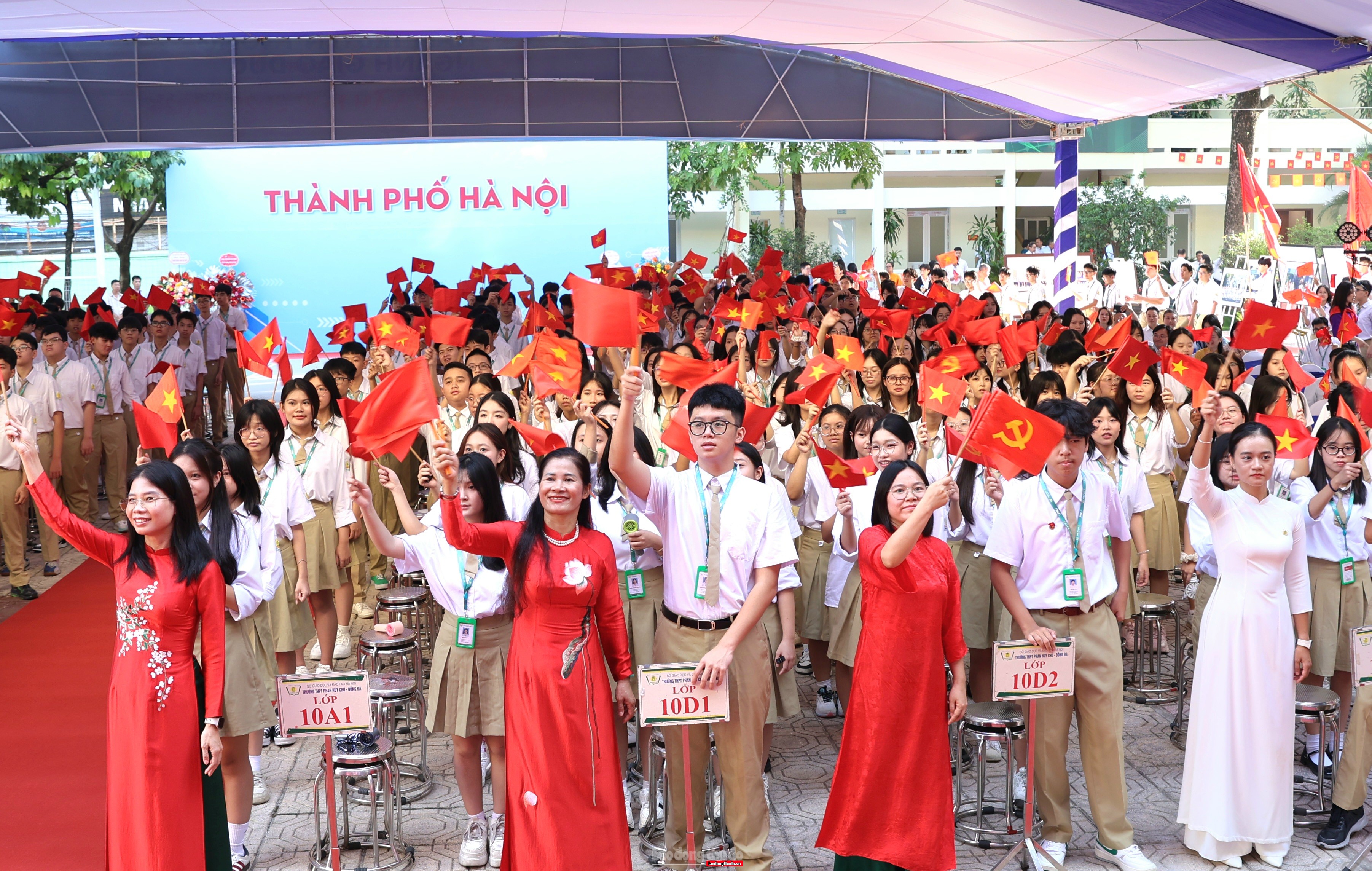 Lãnh đạo thành phố Hà Nội dự Lễ khai giảng tại điểm cầu Trường THPT Phan Huy Chú