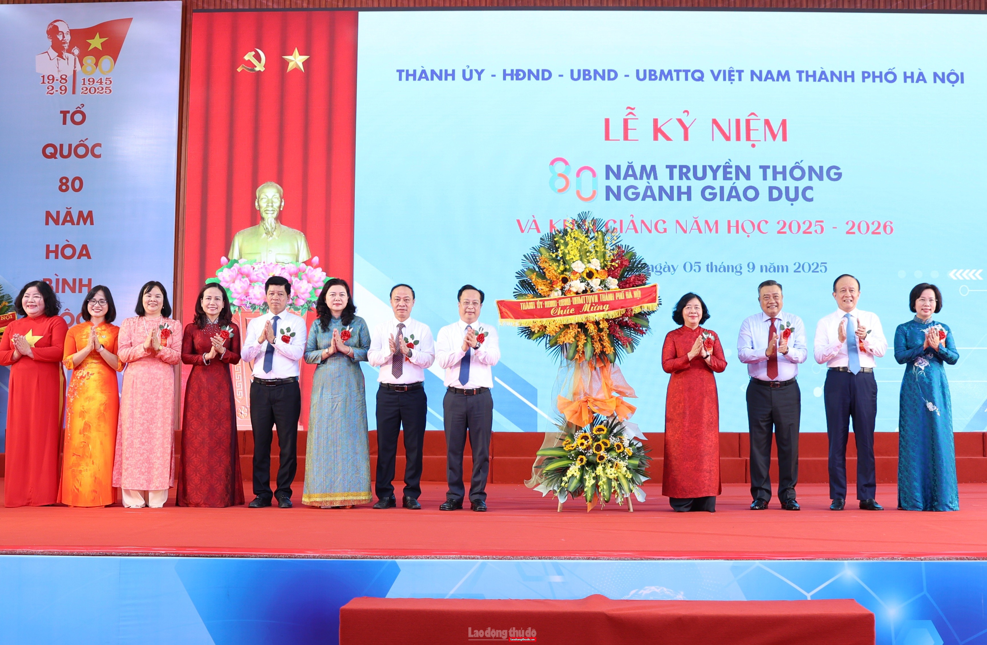 Lãnh đạo thành phố Hà Nội dự Lễ khai giảng tại điểm cầu Trường THPT Phan Huy Chú