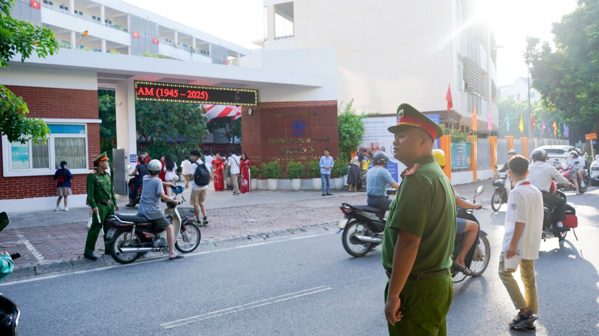 Hà Nội sáng 5/9: Khai giảng an toàn, thông suốt
