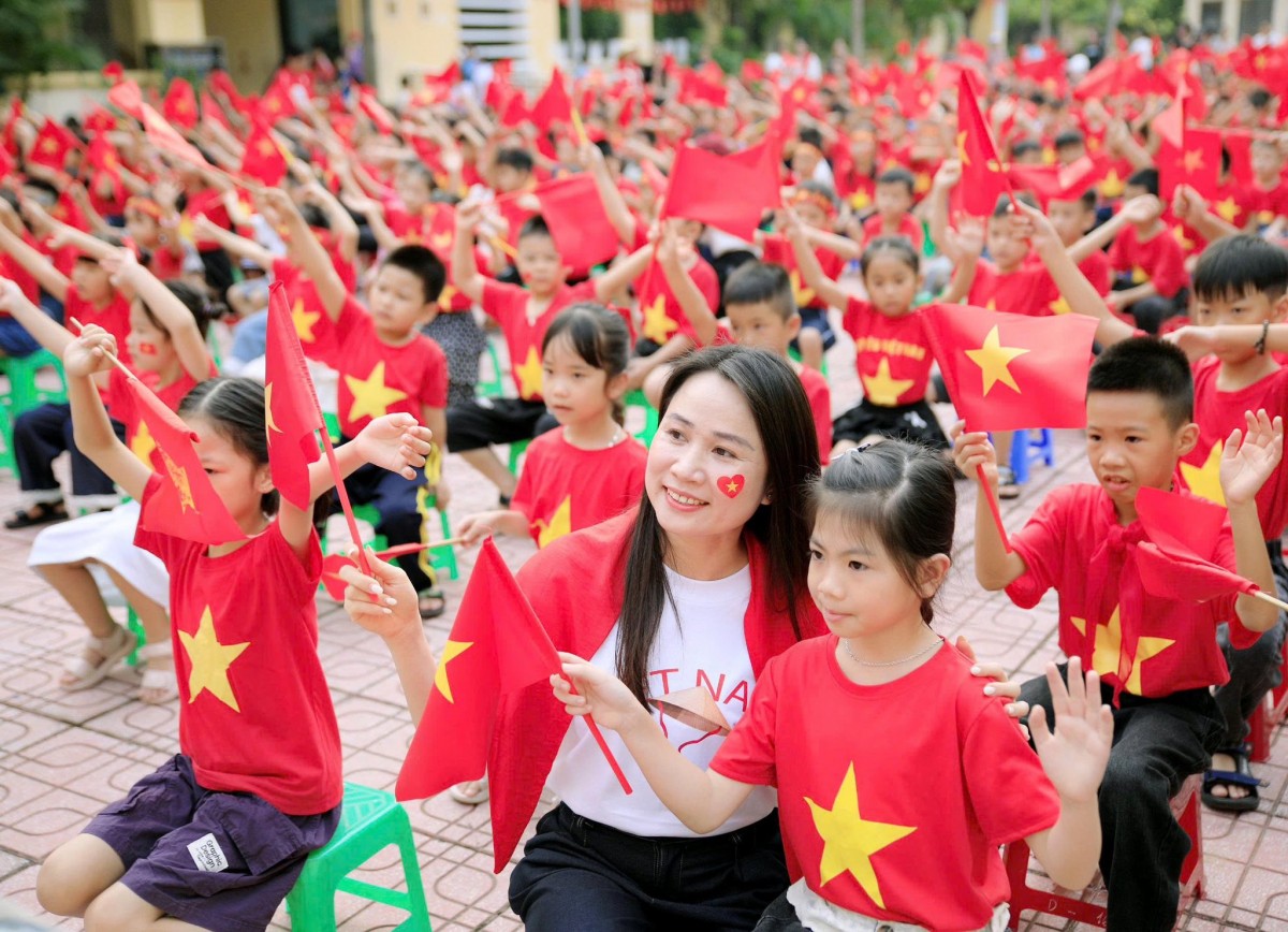 Học sinh Thủ đô rộn ràng đón Lễ khai giảng năm học mới