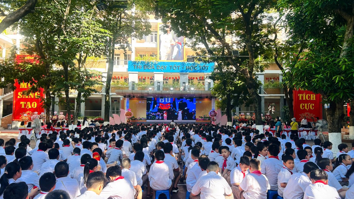 Học sinh Thủ đô rộn ràng đón Lễ khai giảng năm học mới