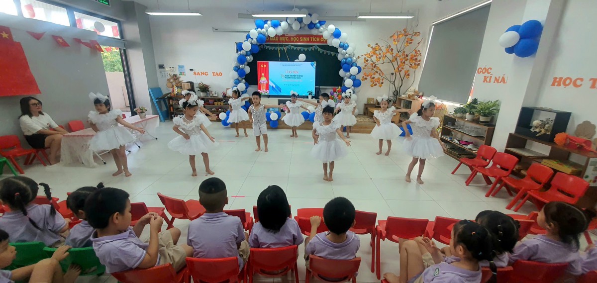 Học sinh Thủ đô rộn ràng đón Lễ khai giảng năm học mới