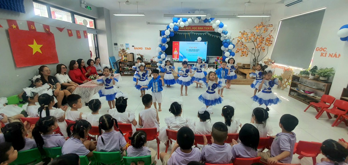 Học sinh Thủ đô rộn ràng đón Lễ khai giảng năm học mới