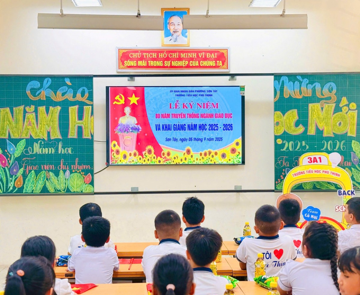 Học sinh Thủ đô rộn ràng đón Lễ khai giảng năm học mới