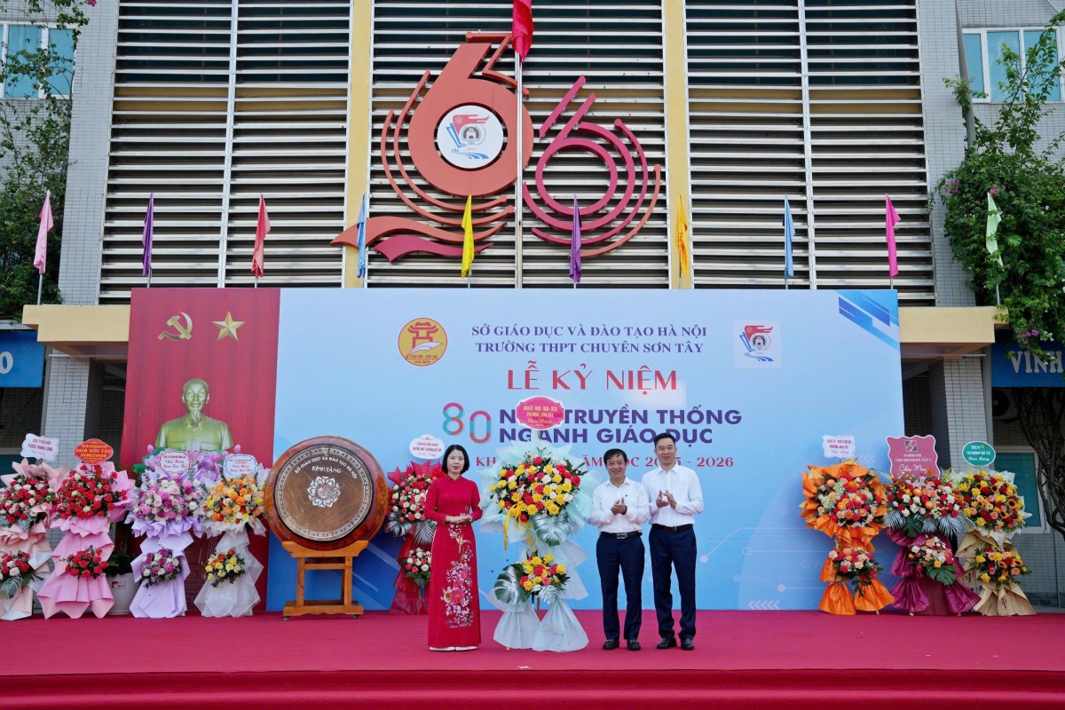 Học sinh Thủ đô rộn ràng đón Lễ khai giảng năm học mới