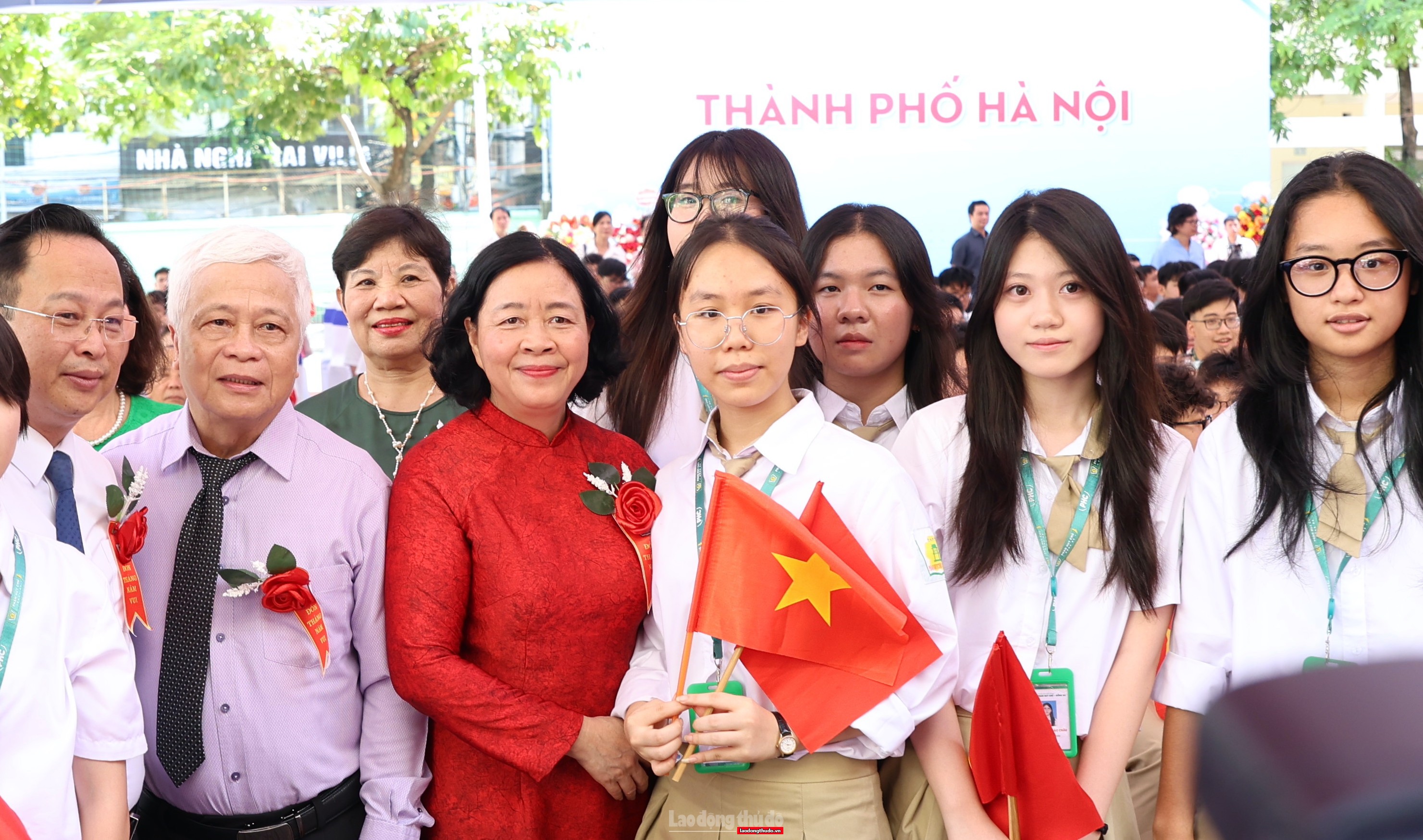 Lãnh đạo thành phố Hà Nội dự Lễ khai giảng tại điểm cầu Trường THPT Phan Huy Chú