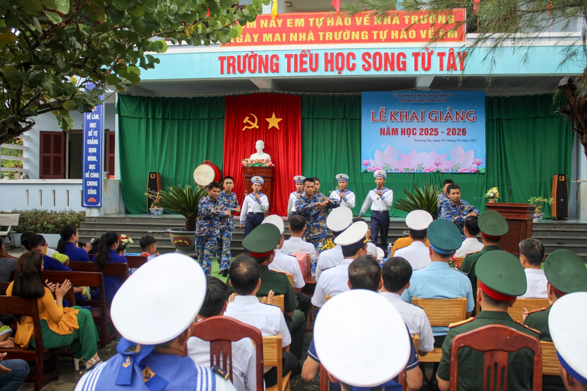 Rộn ràng lễ khai giảng trên quần đảo Trường Sa