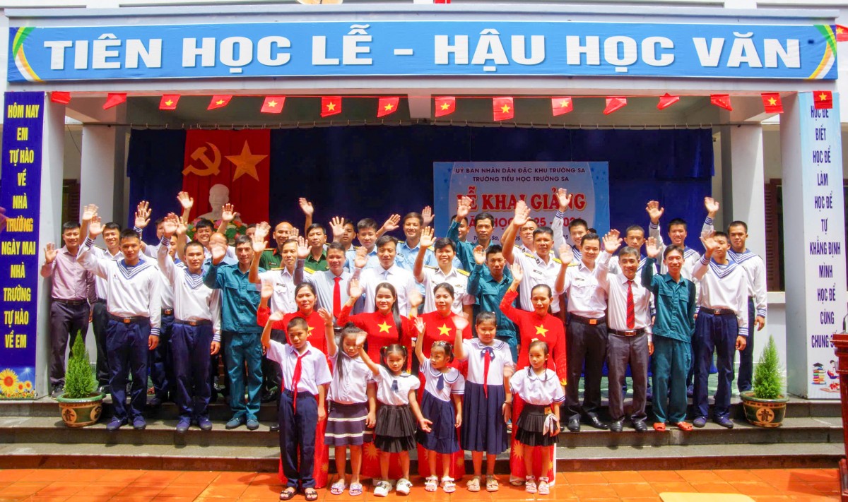 Rộn ràng lễ khai giảng trên quần đảo Trường Sa