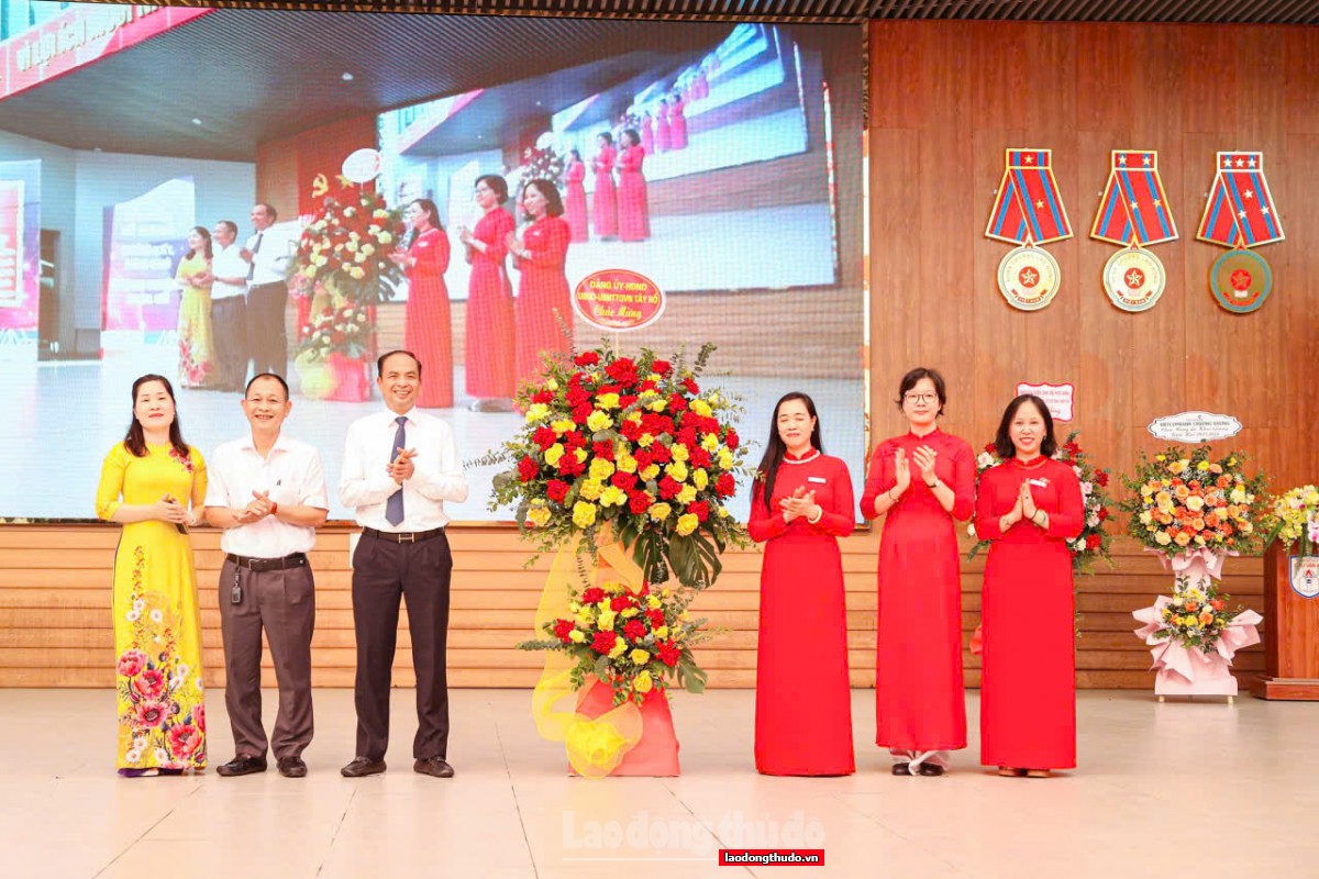 Hà Nội rộn ràng khai giảng năm học mới 2025-2026: Niềm vui lan tỏa từ mỗi ngôi trường