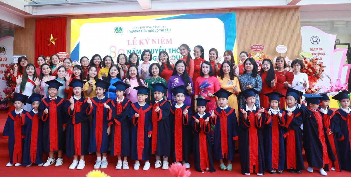 Lãnh đạo Mặt trận thành phố Hà Nội dự khai giảng, tặng quà thầy trò Trường Tiểu học Võ Thị Sáu và Tây Sơn