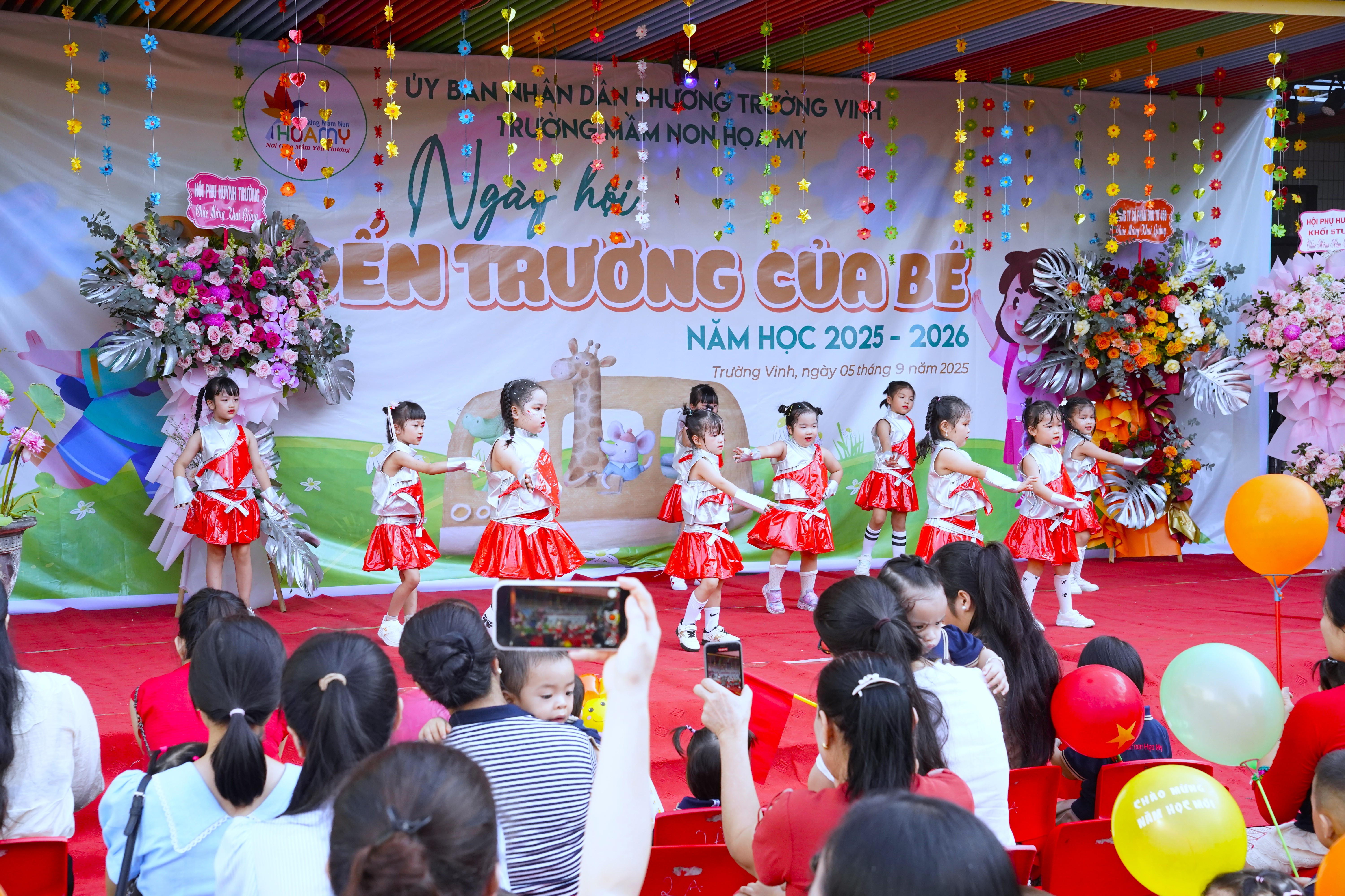 Gần 1 triệu học sinh Nghệ An dự khai giảng năm học mới