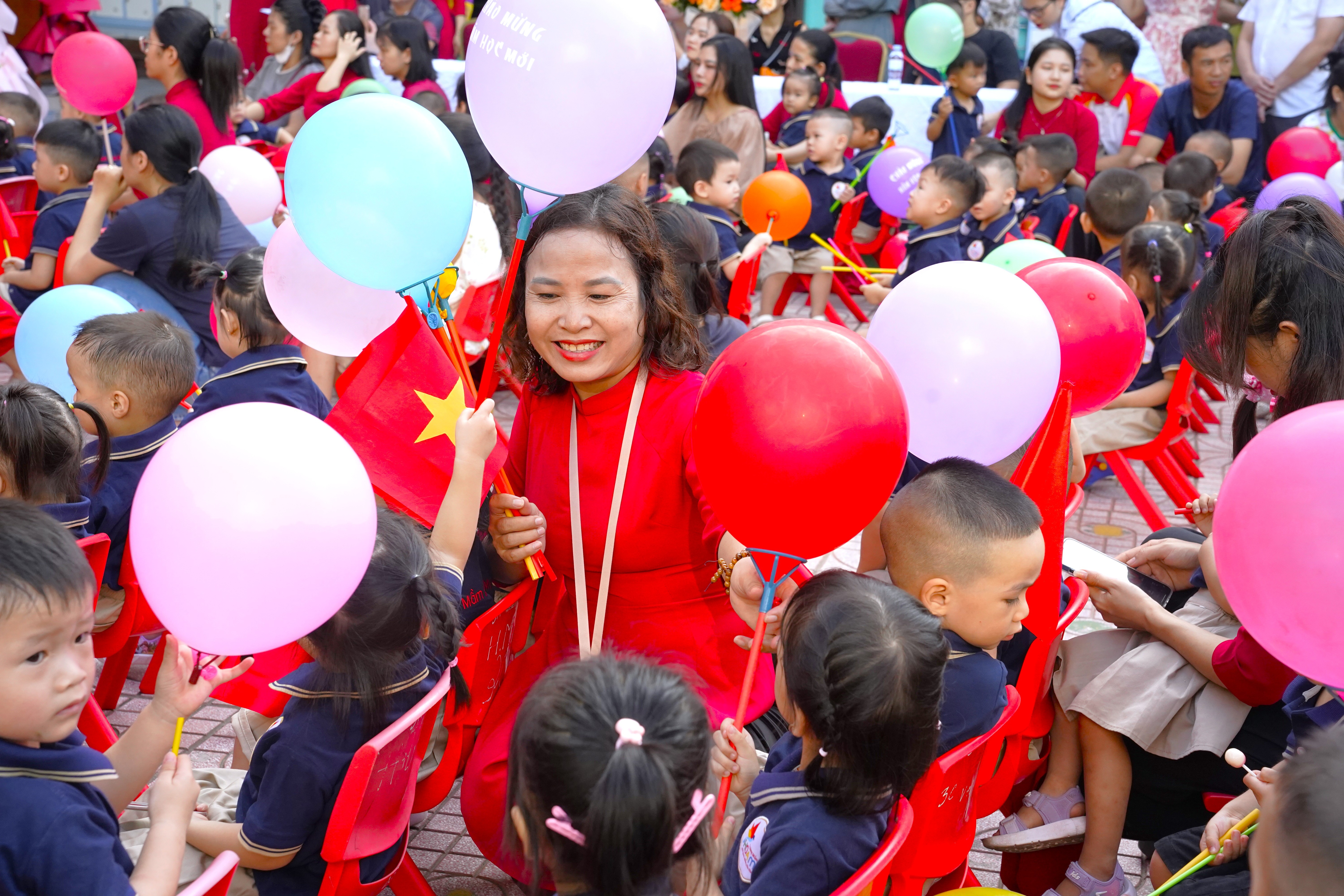 Gần 1 triệu học sinh Nghệ An dự khai giảng năm học mới